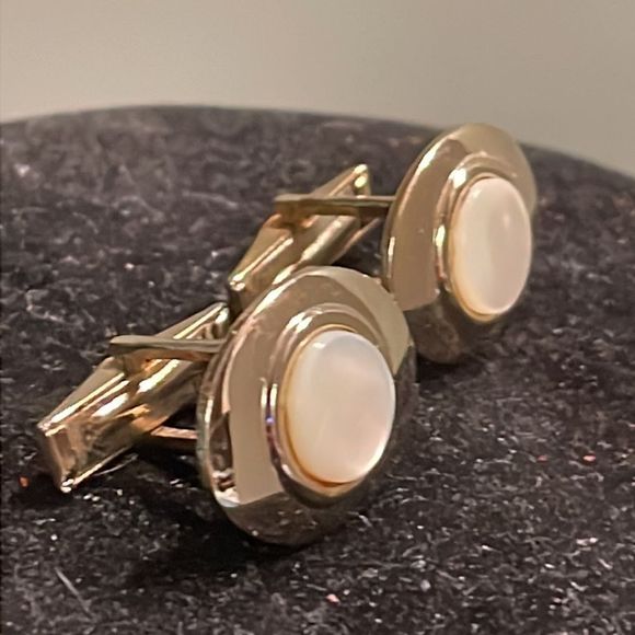 Vintage MCM 1950s oval gold tone & round Mother-of-Pearl whale back cuff links - Picture 11 of 14